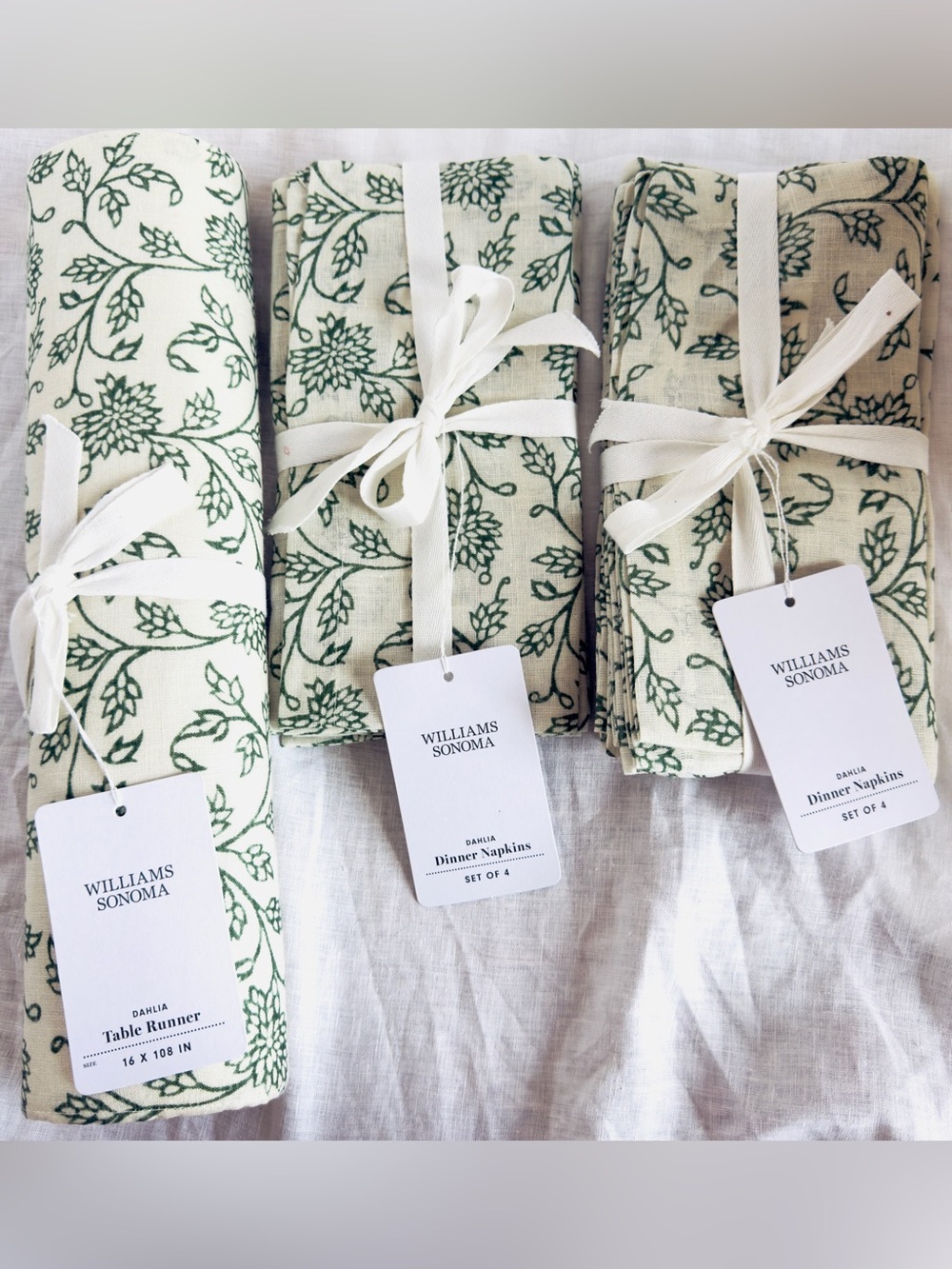 Williams Sonoma Green Dahlia, Linen, Table Runner & 8 Napkins, NWT, Retail $188